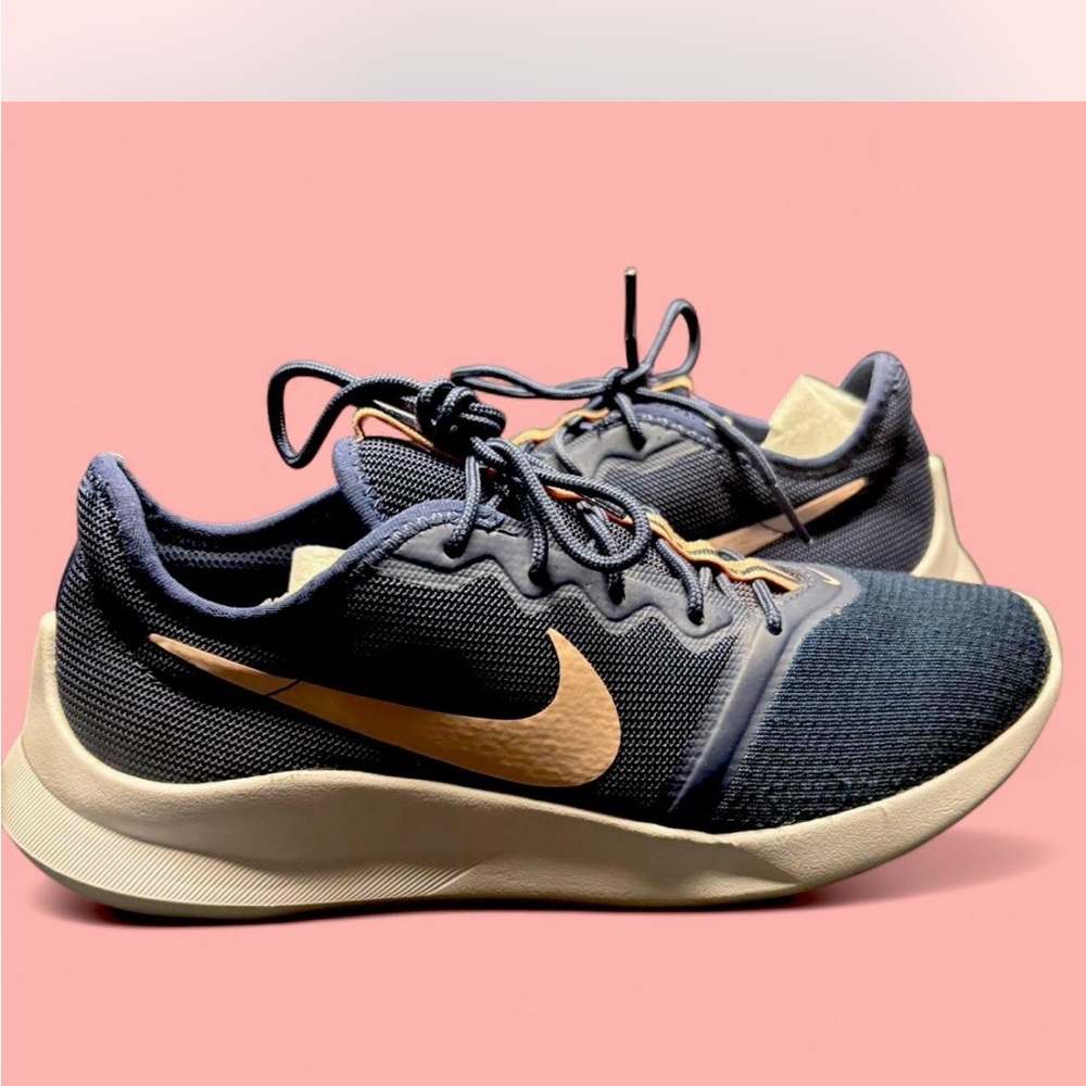 Nike Navy and rose gold Athletic Shoes
In excellent condition